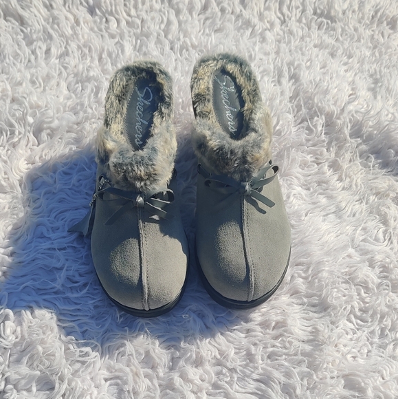 Skechers mules genuine leather with faux fur new without box - Picture 2 of 5